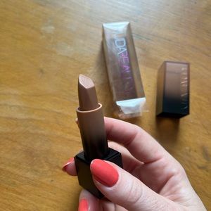 HUDA BEAUTY
Power Bullet Cream Glow Hydrating Lipstick